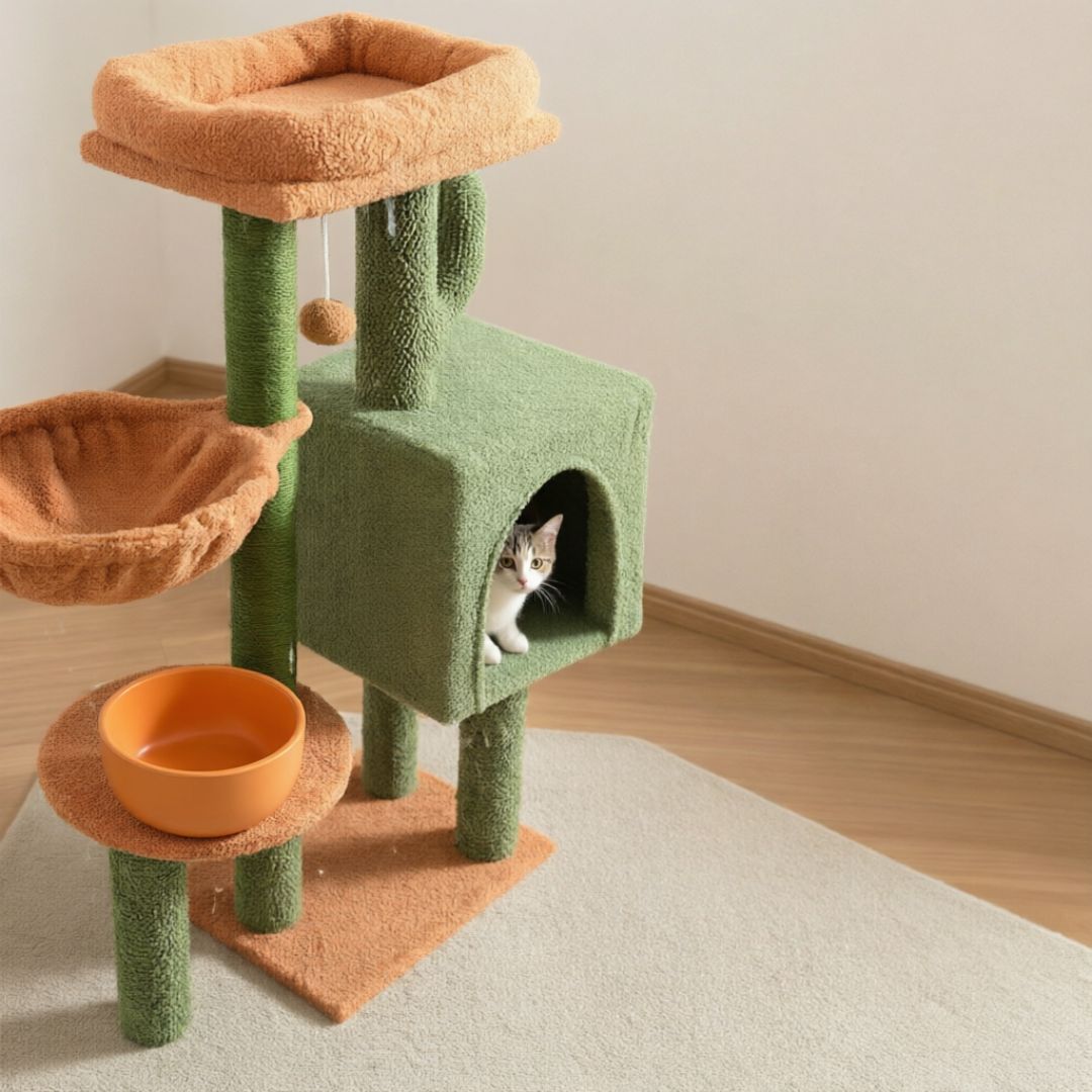 arbre a chat interieur vert et orange avec niche et plateformes